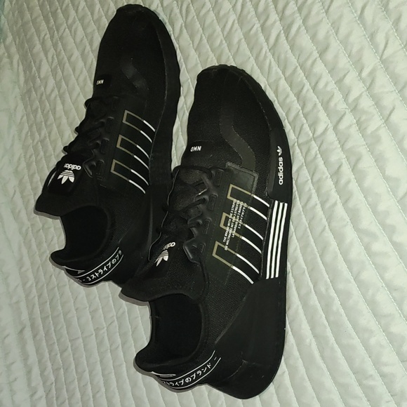 Men's 13. Adidas NMD R1 V2 BLK/WHITE - Picture 2 of 8